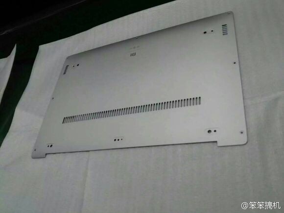 小米筆記本？看樣子面板是鋁模具